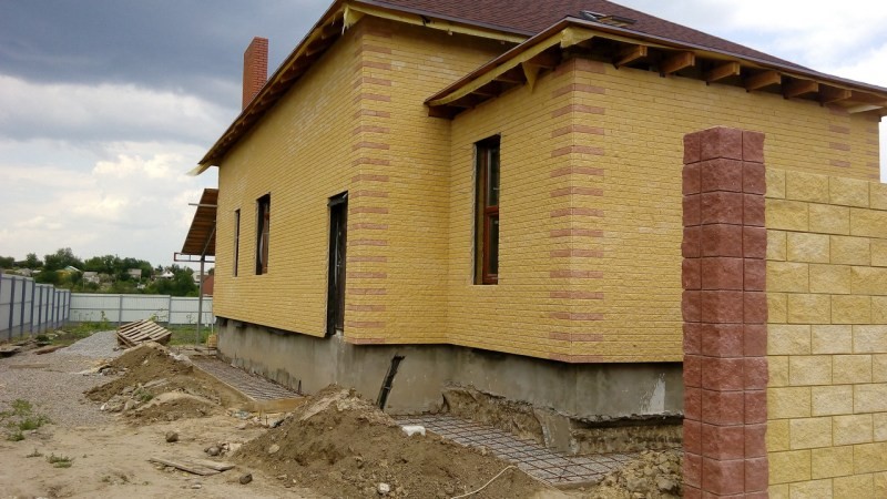 Этапы строительства облицовки старого дома